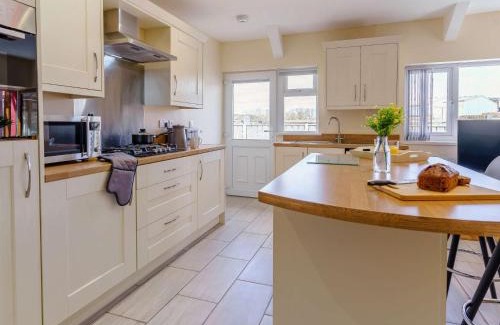 Lampeter House | 3 Bed in Lampeter 86506