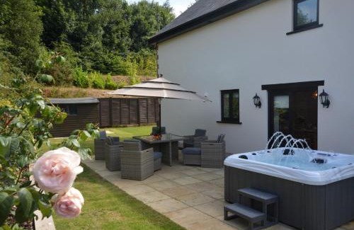 Filleigh House | 3 Bed in South Molton 62655