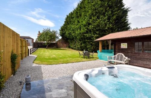 Alne House | 3 Bed in Tollerton 87290