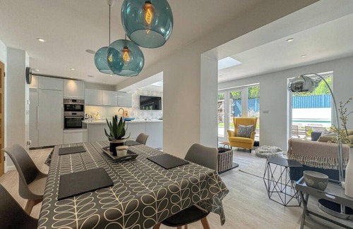 Hereford House | 3 bed - open plan - central home - Sleeps 5-6