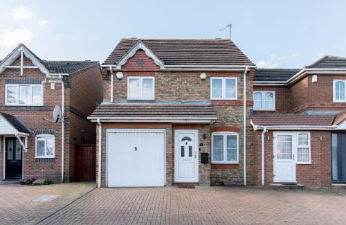 Thames House | 3-Bed Sanctuary, Free Parking - Barking Riverside