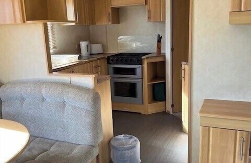 Caister-on-Sea Ski Chalet | 3-Bed Seaside Holiday Home & Parking