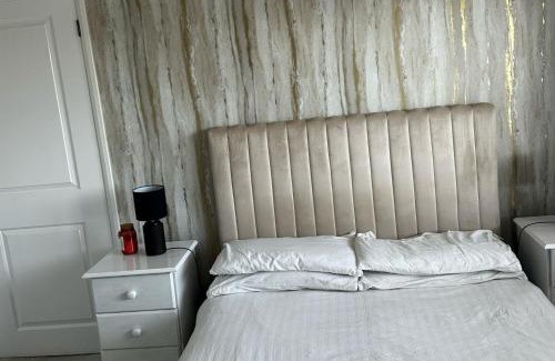 Carlisle House | 3 Bed-Sleeps 5-Garden-Parking-Pets
