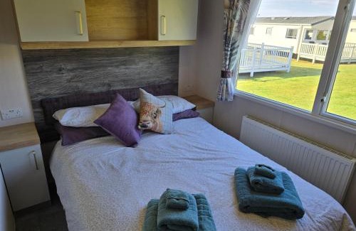 Dornoch House | 3 Bed-Sleeps 8-Free Parking-5 Min to Beach