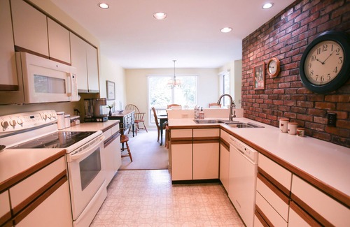 Grantham Condo | 3 Bedrom Condo in Eastman