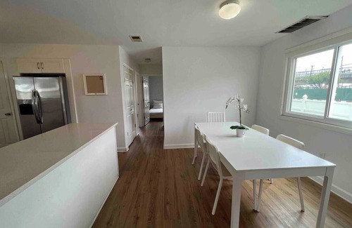 Queens House | 3-bedroom & 2-bath house near Beach with 2 car parking