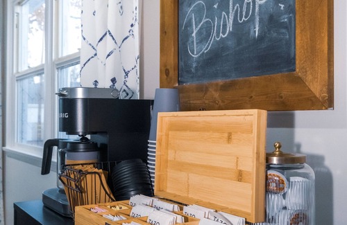 Bishop House | 3 bedroom 2 bath private house,walkable to restaurants, shops, and breweries.