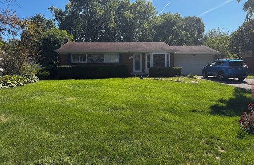 Mitchell House | 3 Bedroom 2 Bath, quiet and close to everything