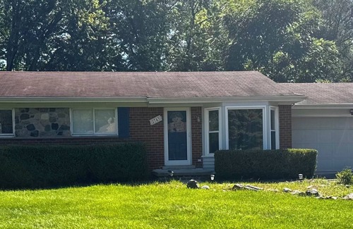 Mitchell House | 3 Bedroom 2 Bath, quiet and close to everything
