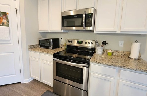 West Columbia House | 3 bedroom, 2 full bath with 2 car garage and private backyard