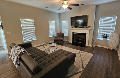 West Columbia House | 3 bedroom, 2 full bath with 2 car garage and private backyard