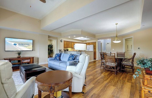 Shelter Cove Villa | 3 Bedroom/3 Bathroom Bright Villa in a Gated Complex - Harbour and Pool Views