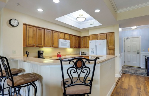 Shelter Cove Villa | 3 Bedroom/3 Bathroom Bright Villa in a Gated Complex - Harbour and Pool Views