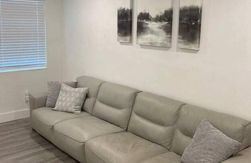 Biscayne Park Apartment | 3 Bedroom 665028 by Houzlet