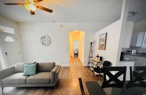 Bayou Oaks Apartment | 3 Bedroom 685606 by Houzlet