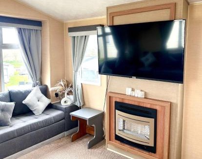Winestead Resort | 3 Bedroom 8 birth Caravan - Sand Le Mere