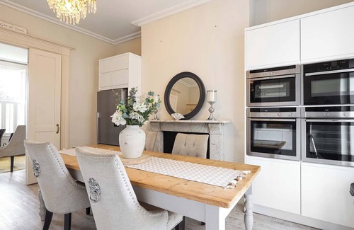 Cheltenham Cottage | 3 bedroom accommodation in Cheltenham