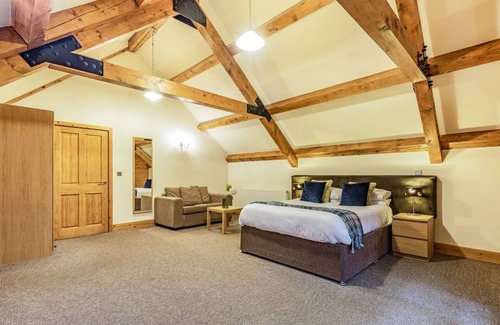 Mansfield Cabin | 3 bedroom accommodation in Edwinstowe