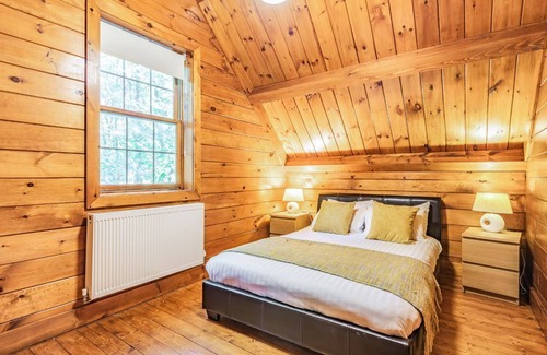Mansfield Cabin | 3 bedroom accommodation in Edwinstowe