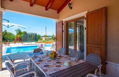 Paradiz House | 3 bedroom accommodation in Paradiz