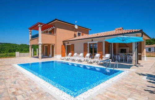 Paradiz House | 3 bedroom accommodation in Paradiz