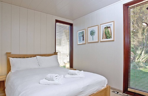 Dawlish Cabin | 3 bedroom accommodation in Cockwood Harbour, Nr Dawlish