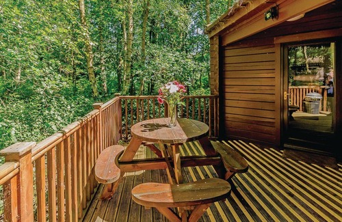 Edwinstowe Cabin | 3 bedroom accommodation in Sherwood Forest, Rufford