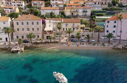 Brna House | 3 bedroom accommodation in Brna