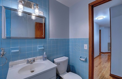 Silver Lane Apartment | 3-bedroom apartment in nice East Hartford with WiFi, AC