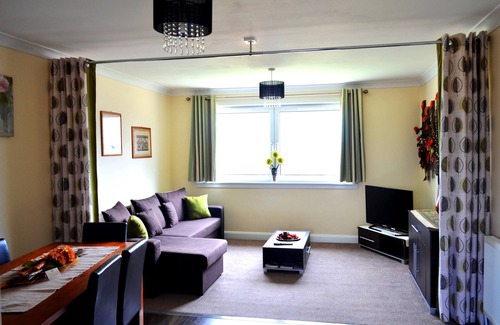 North Glasgow Apartment | 3 BEDROOM APARTMENT 5 beds + sofa bed - Ideal for corporate employees