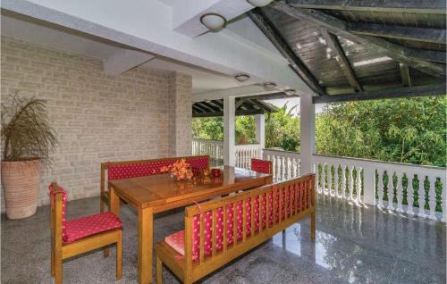 Pjescana Uvala Apartment | 3 Bedroom Awesome Apartment In Pula