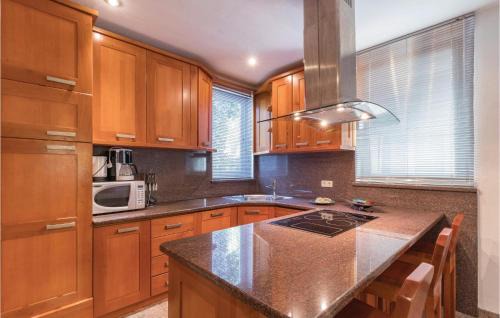 Pjescana Uvala Apartment | 3 Bedroom Awesome Apartment In Pula