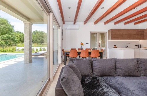 Santalezi House | 3 bedroom awesome home in Nedescina