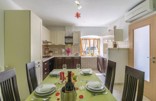 Orbanici House | 3 bedroom awesome home in Orbanici