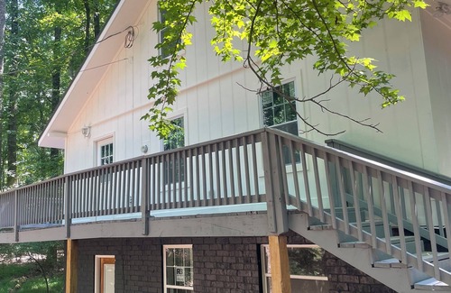 Buford Cabin | 3 bedroom Cabin on Lake Lanier Buford with WiFi, AC