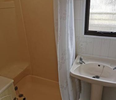 Newport Apartment | 3 Bedroom Caravan in Rural area - Tennyson