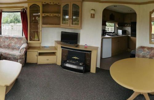 Newport Apartment | 3 Bedroom Caravan in Rural area - Tennyson
