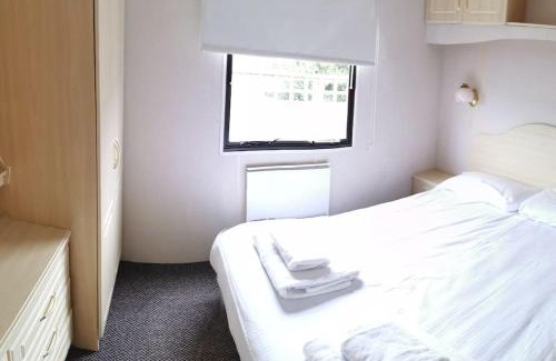 Newport Apartment | 3 Bedroom Caravan in Rural area - Tennyson