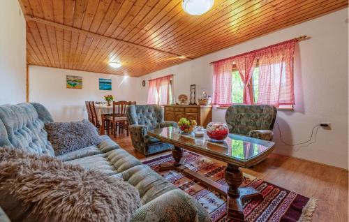 Gospic House | 3 Bedroom Cozy Home In Klanac