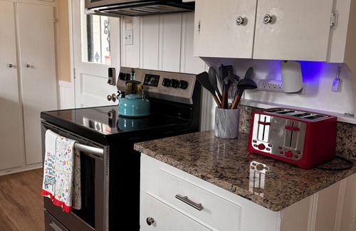 Meadowbrook House | 3-bedroom cozy house with easy access to Fort Worth, TX.
