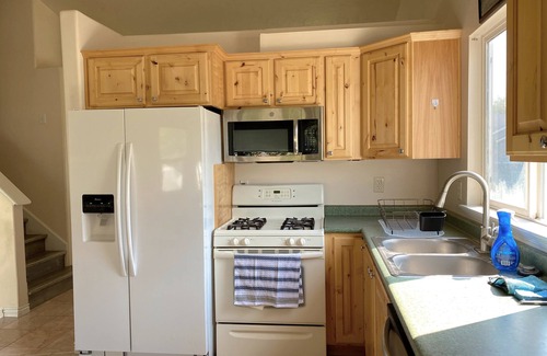 South Salt Lake House | 3 bedroom entire house, close to all ski resorts, center of ALL