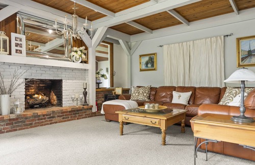 Hudson House | 3 Bedroom Estate 5 Minutes from Hudson NY - Pet Friendly