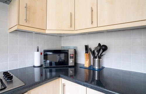 Chalford House | 3 Bedroom family home | Parking | Garden| Pass the Keys