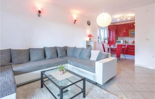 Marcana Apartment | 3 Bedroom Gorgeous Apartment In Marcana