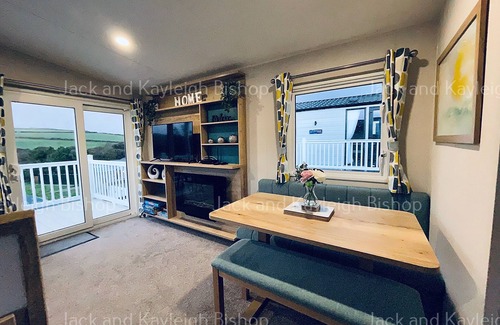 Newquay Cabin | 3-bedroom Holiday Home With Valley Views