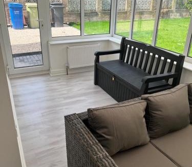 Chesterfield Apartment | 3 bedroom Home in chesterfield with front and back gardens