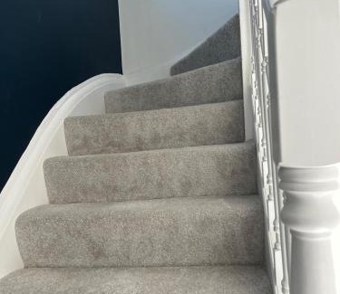 Chesterfield Apartment | 3 bedroom Home in chesterfield with front and back gardens