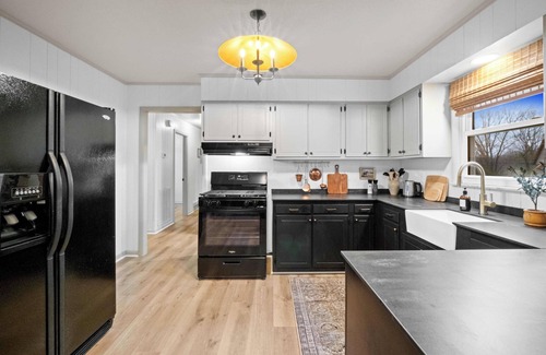 Summerlee House | 3-bedroom home located just minutes from NRG featuring a fire pit/indoor hot tub