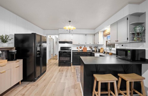 Summerlee House | 3-bedroom home located just minutes from NRG featuring a fire pit/indoor hot tub
