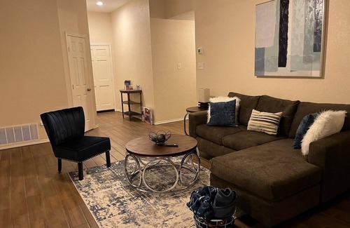 John T White House | 3 Bedroom home, minutes from DFW entertainment